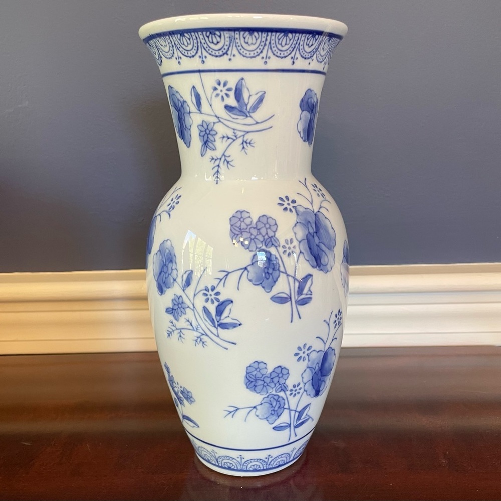 Vintage blue & white porcelain vase floral 10" gift idea excellent condition